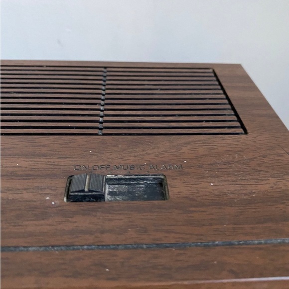 VINTAGE 80s General Electric 7-4640A AM FM Digital Alarm Clock Radio - Picture 7 of 12